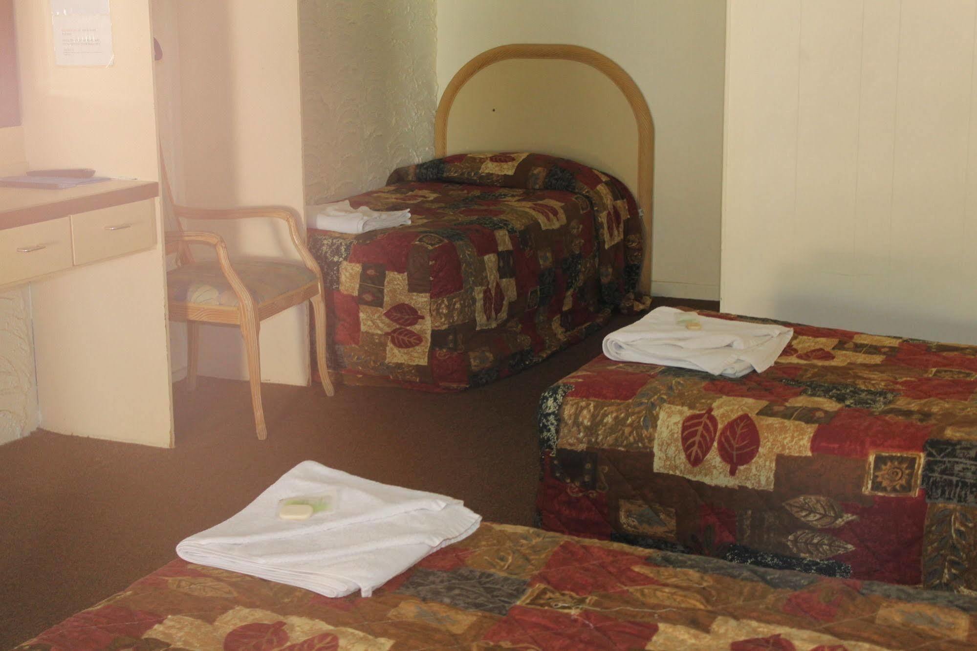 Sun Plaza Motel - Mackay Eksteriør bilde